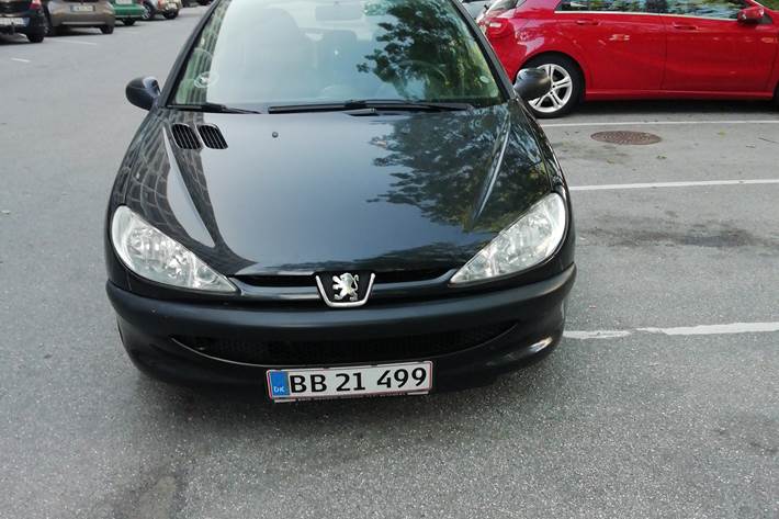 Sort Peugeot 206 fra 2006