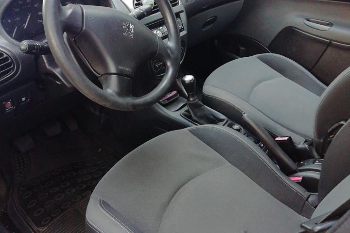 Sort Peugeot 206 fra 2006