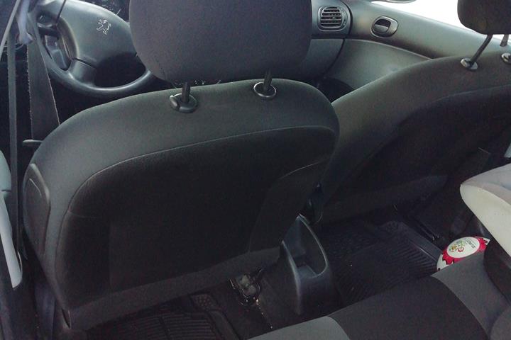 Sort Peugeot 206 fra 2006