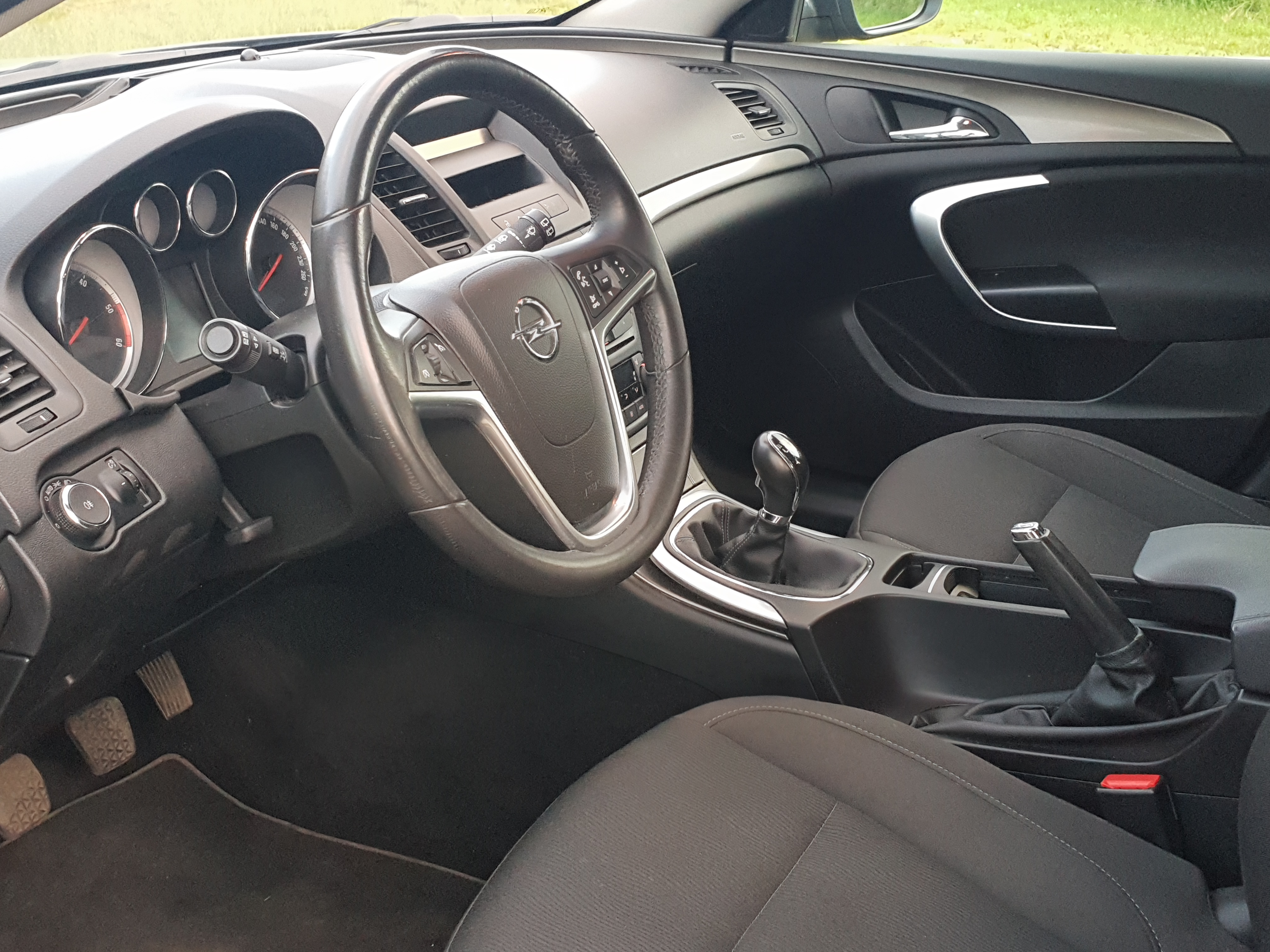 Grå Opel Insignia fra 2011