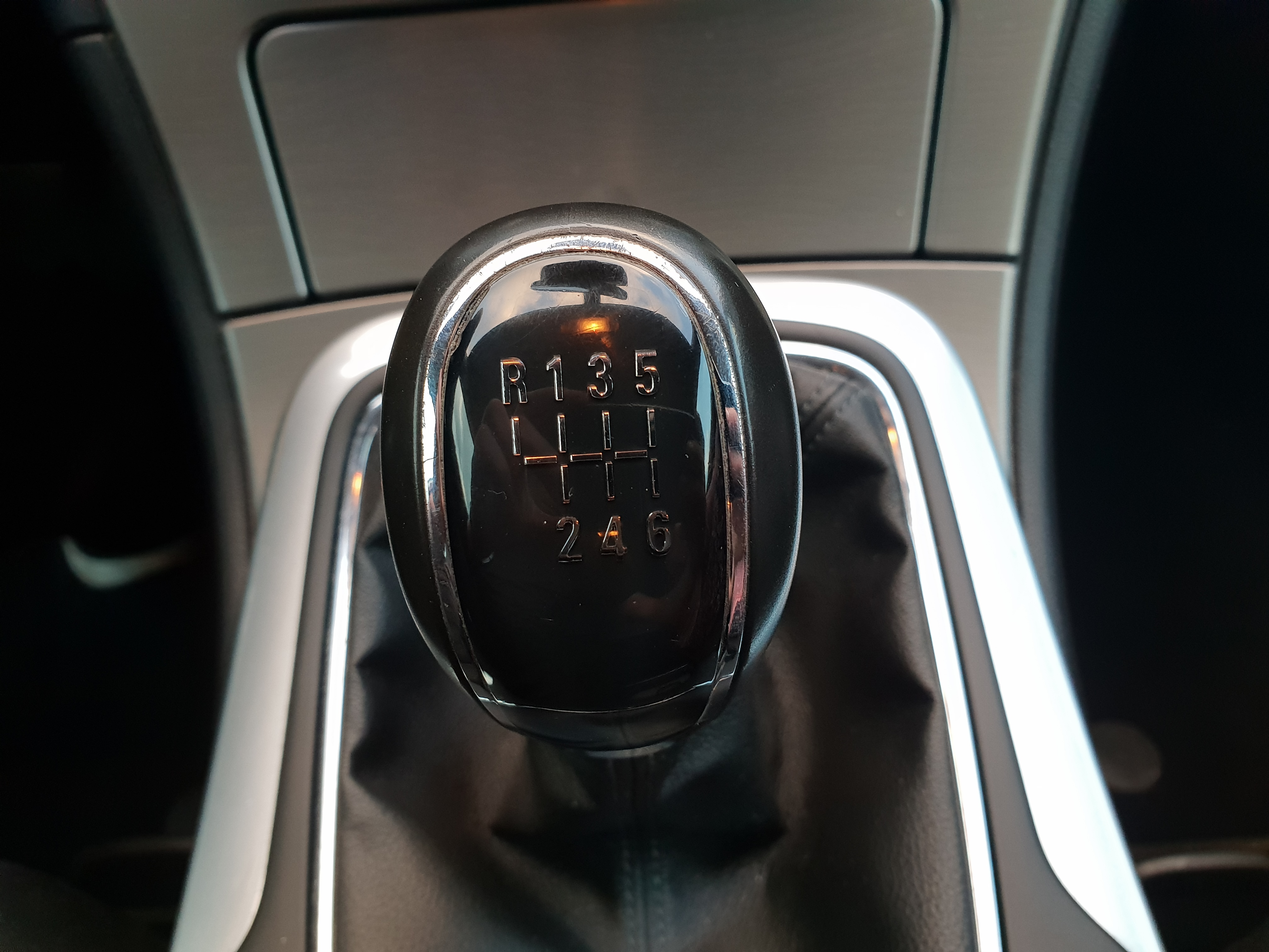 Grå Opel Insignia fra 2011