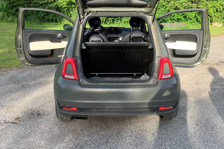 Grøn Fiat 500 fra 2018