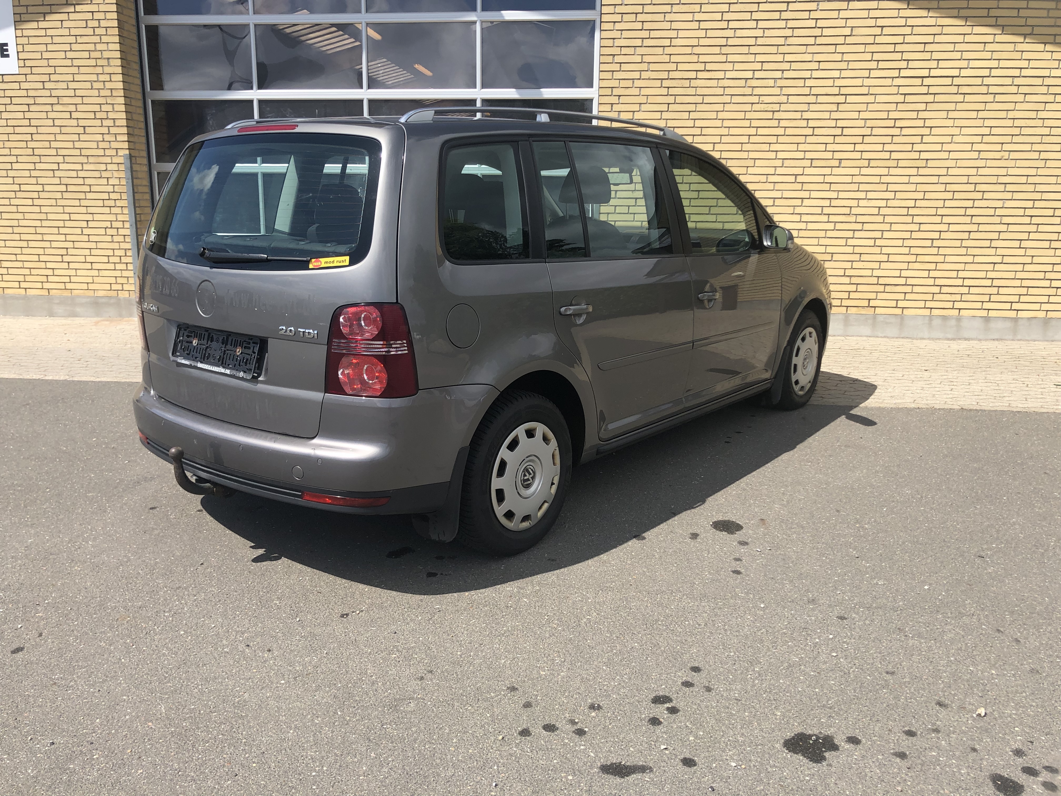 Sølv VW Touran fra 2008