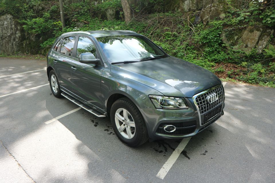 Grå Audi Q5 fra 2009