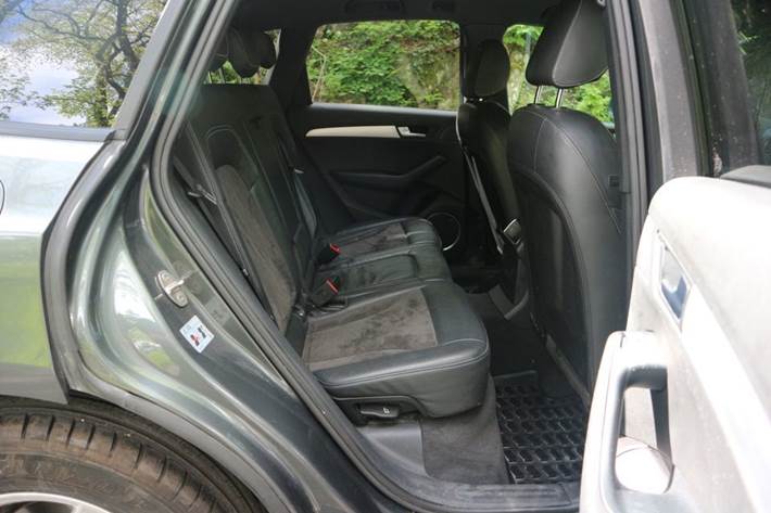 Grå Audi Q5 fra 2009