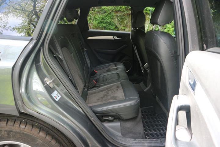 Grå Audi Q5 fra 2009