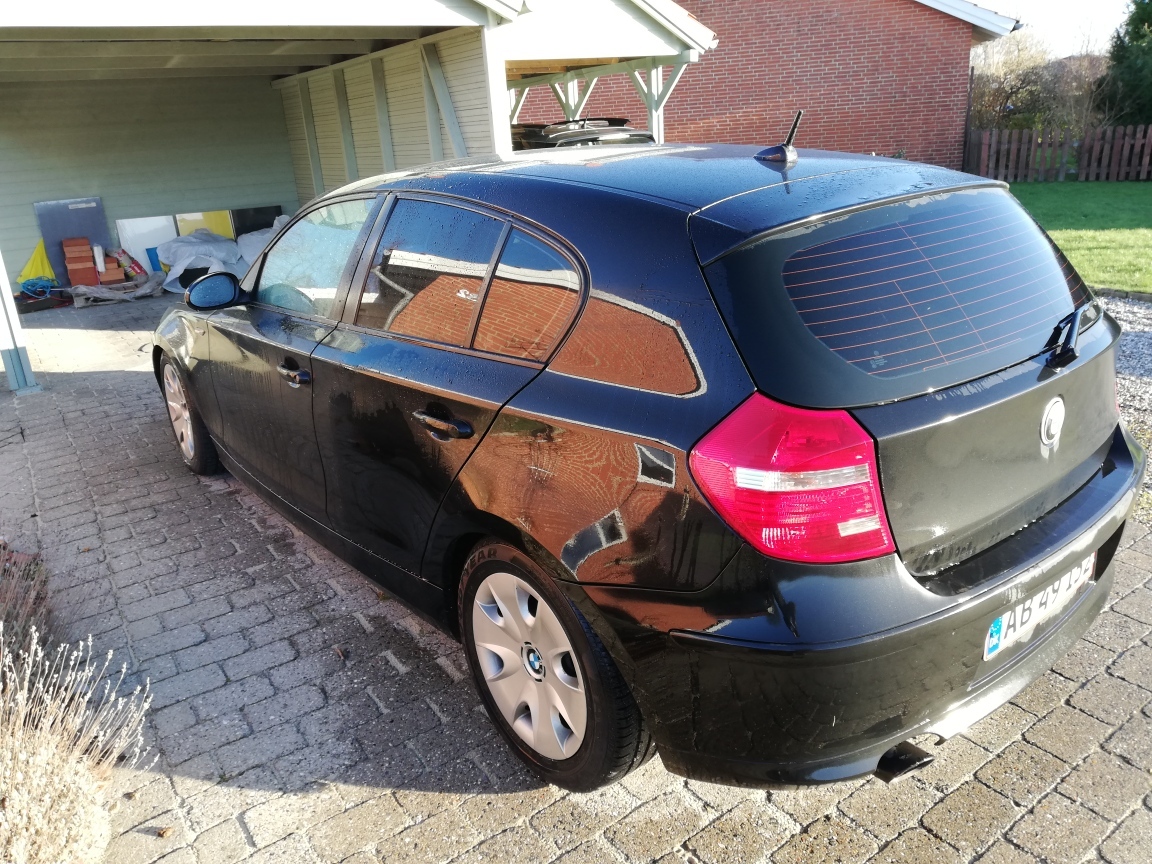 Sort BMW 118d fra 2009