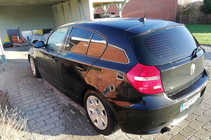 Sort BMW 118d fra 2009