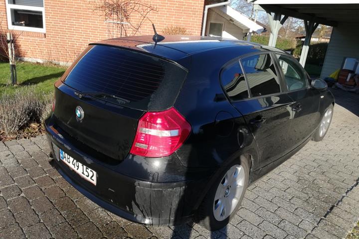 Sort BMW 118d fra 2009