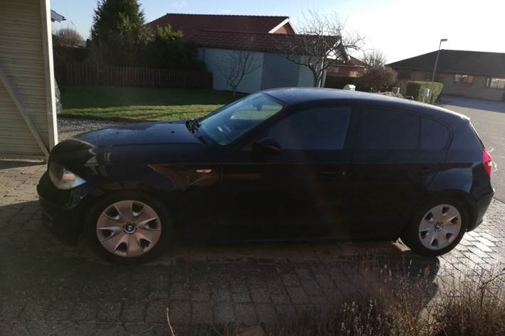 Sort BMW 118d fra 2009