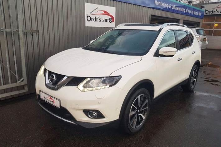 Hvid Nissan X-Trail fra 2014