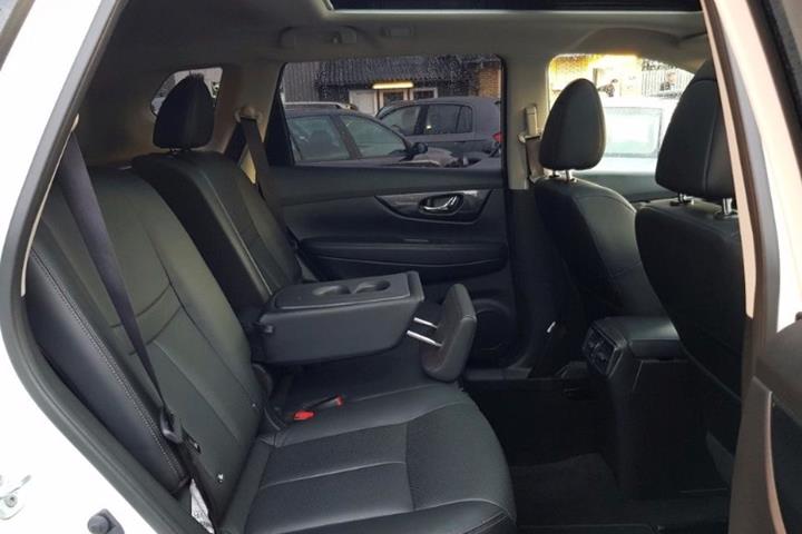 Hvid Nissan X-Trail fra 2014