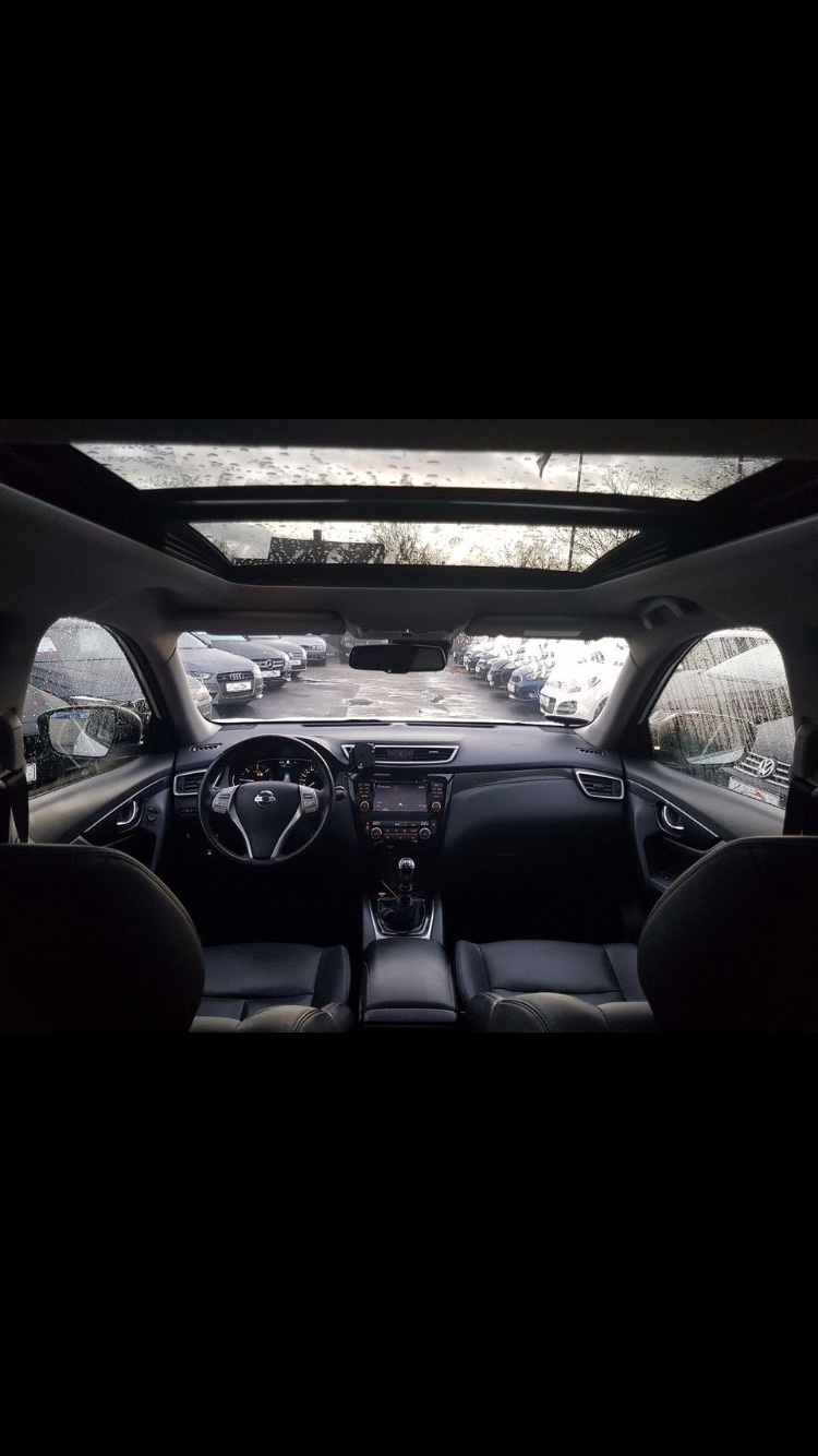 Hvid Nissan X-Trail fra 2014