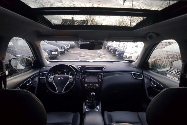 Hvid Nissan X-Trail fra 2014