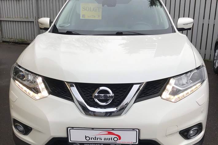 Hvid Nissan X-Trail fra 2014