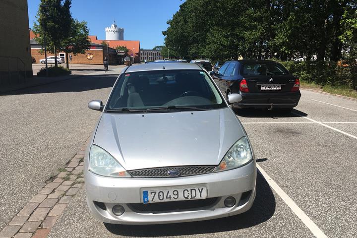 Grå Ford Focus fra 2004