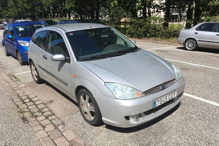 Grå Ford Focus fra 2004