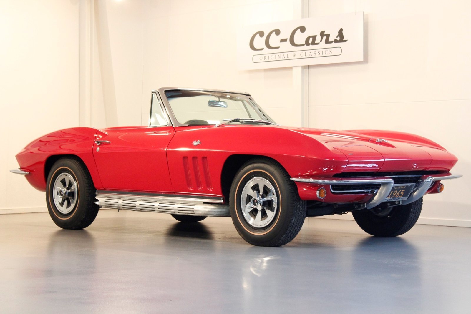 Rød Chevrolet Corvette fra 1965