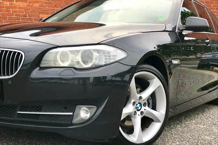Sort BMW 520 fra 2011