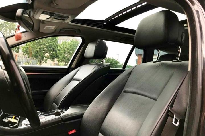Sort BMW 520 fra 2011