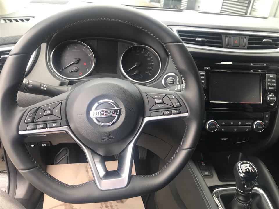 Sort Nissan Qashqai fra 2018