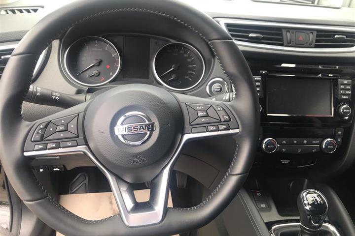 Sort Nissan Qashqai fra 2018