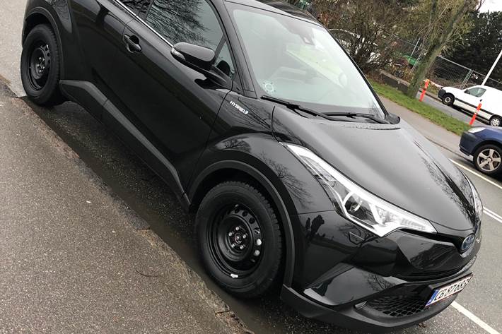 Sort Toyota C-HR fra 2018