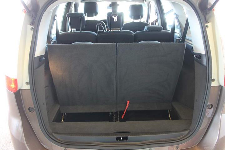 Brun Renault Grand Scénic fra 2010