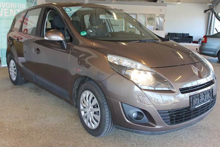 Brun Renault Grand Scénic fra 2010