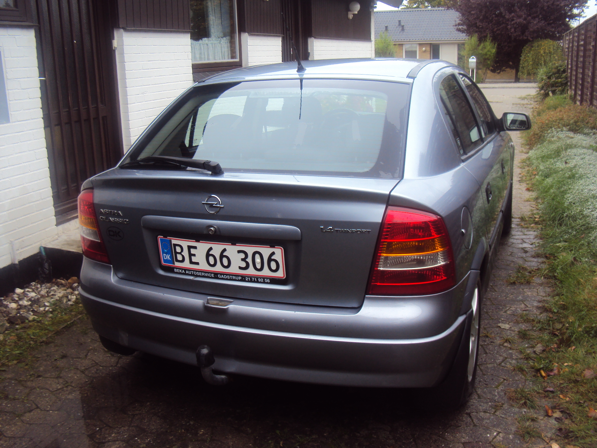 Grå Opel Astra fra 2005