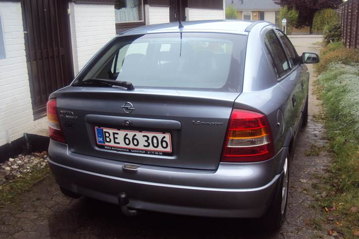 Grå Opel Astra fra 2005