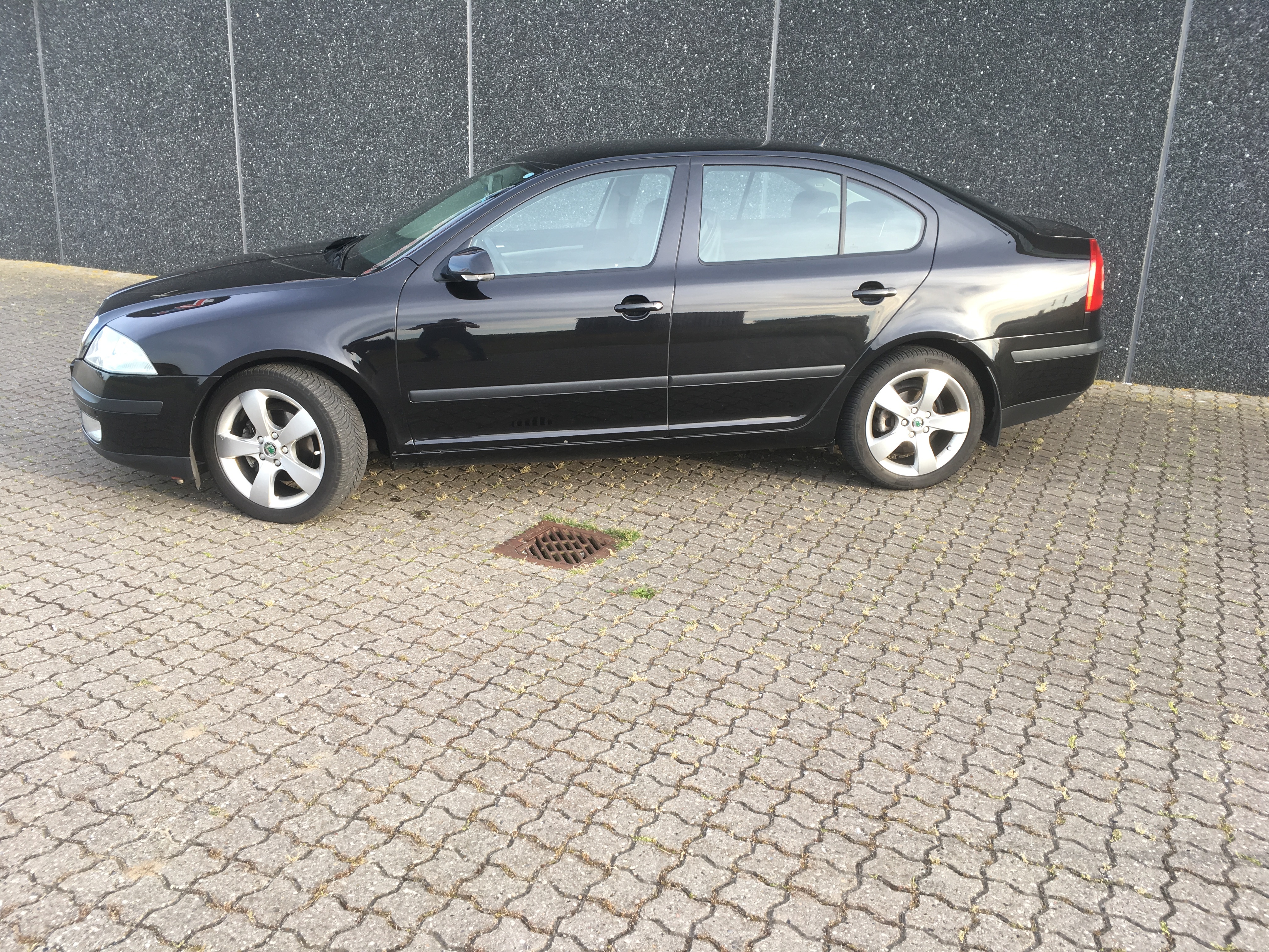 Sort Skoda Octavia fra 2005