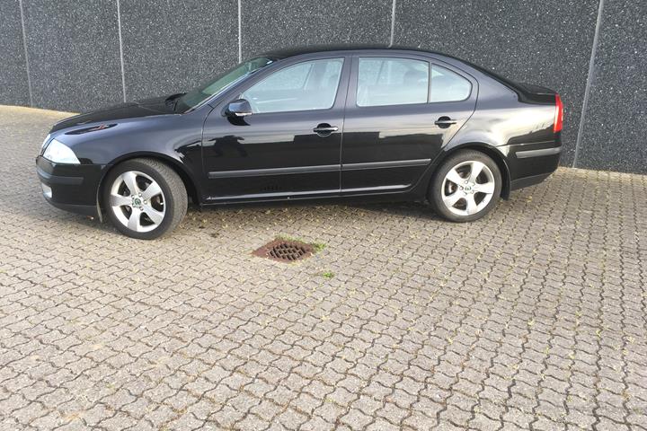 Sort Skoda Octavia fra 2005