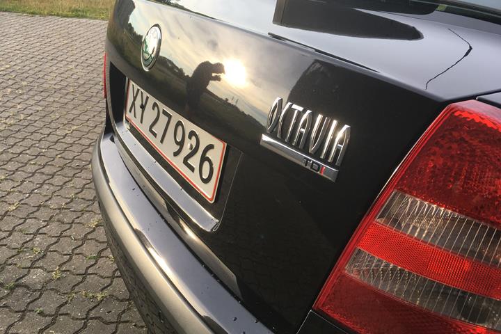 Sort Skoda Octavia fra 2005