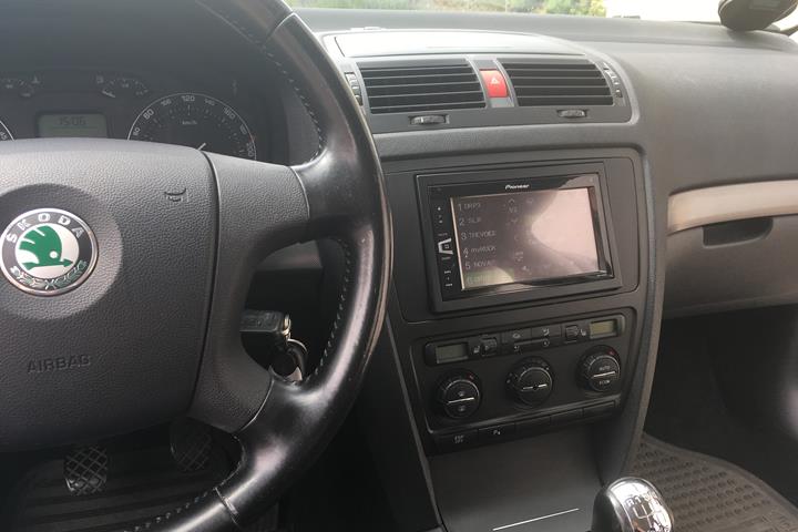 Sort Skoda Octavia fra 2005