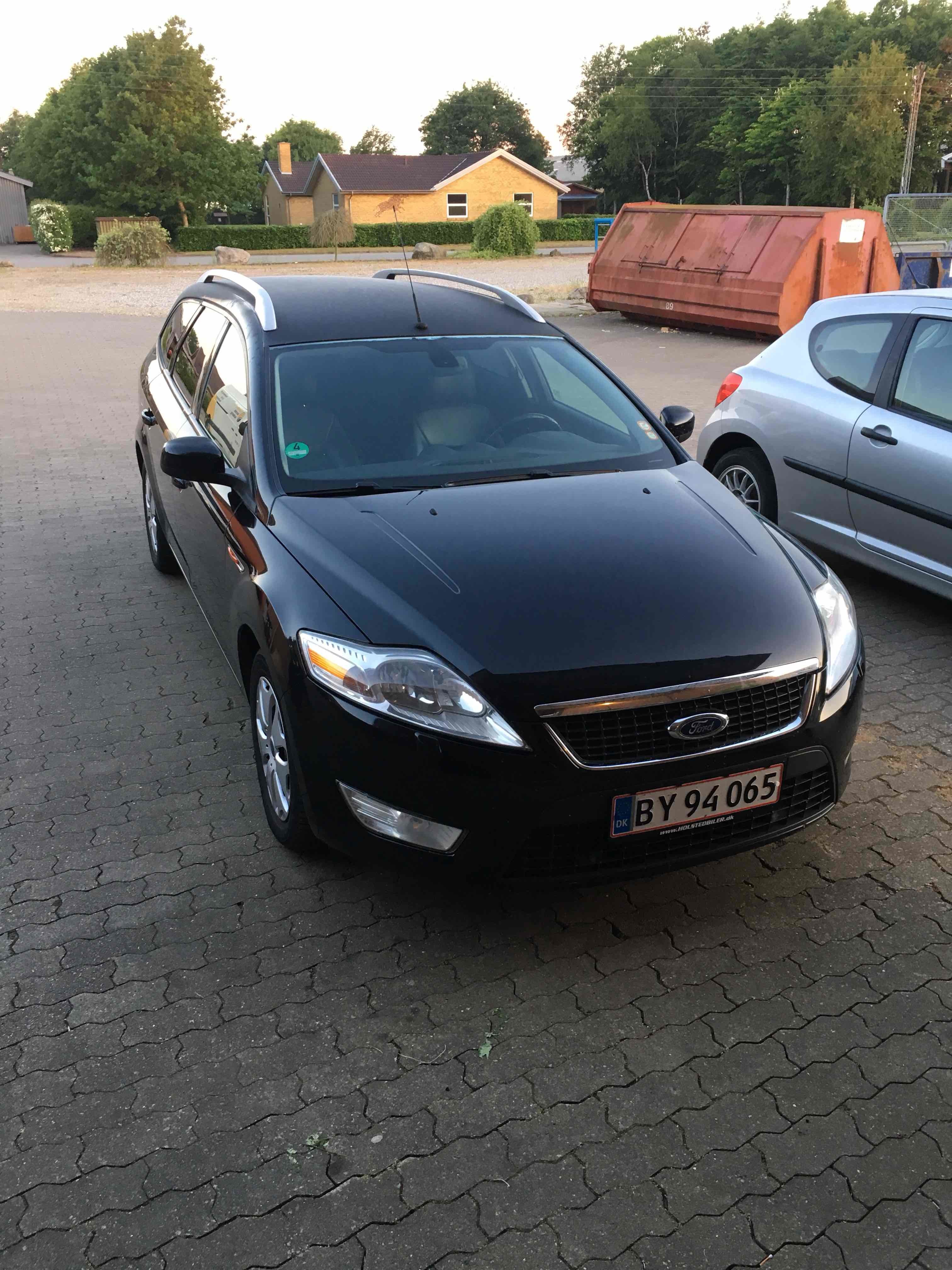 Sort Ford Mondeo fra 2008