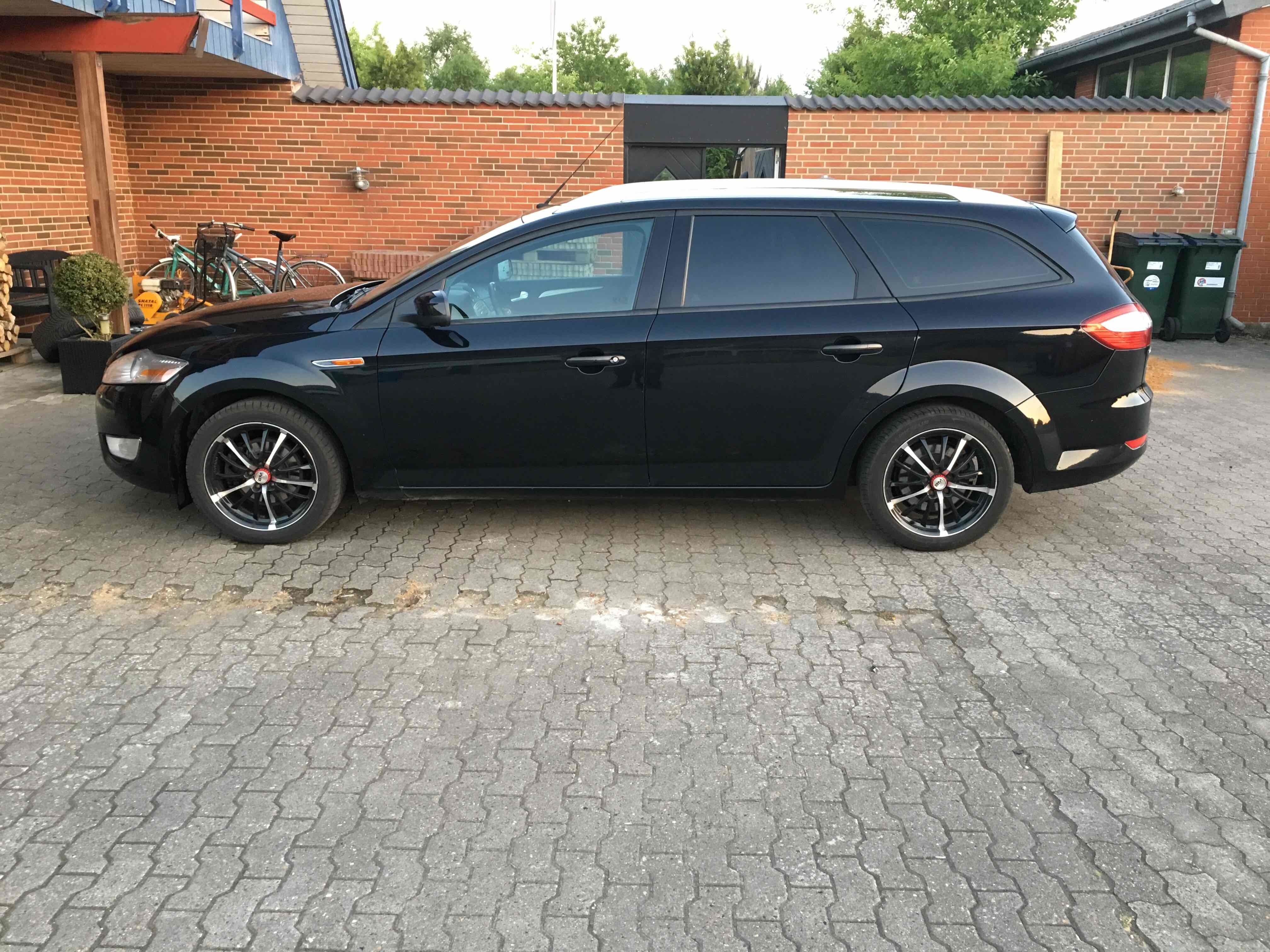 Sort Ford Mondeo fra 2008