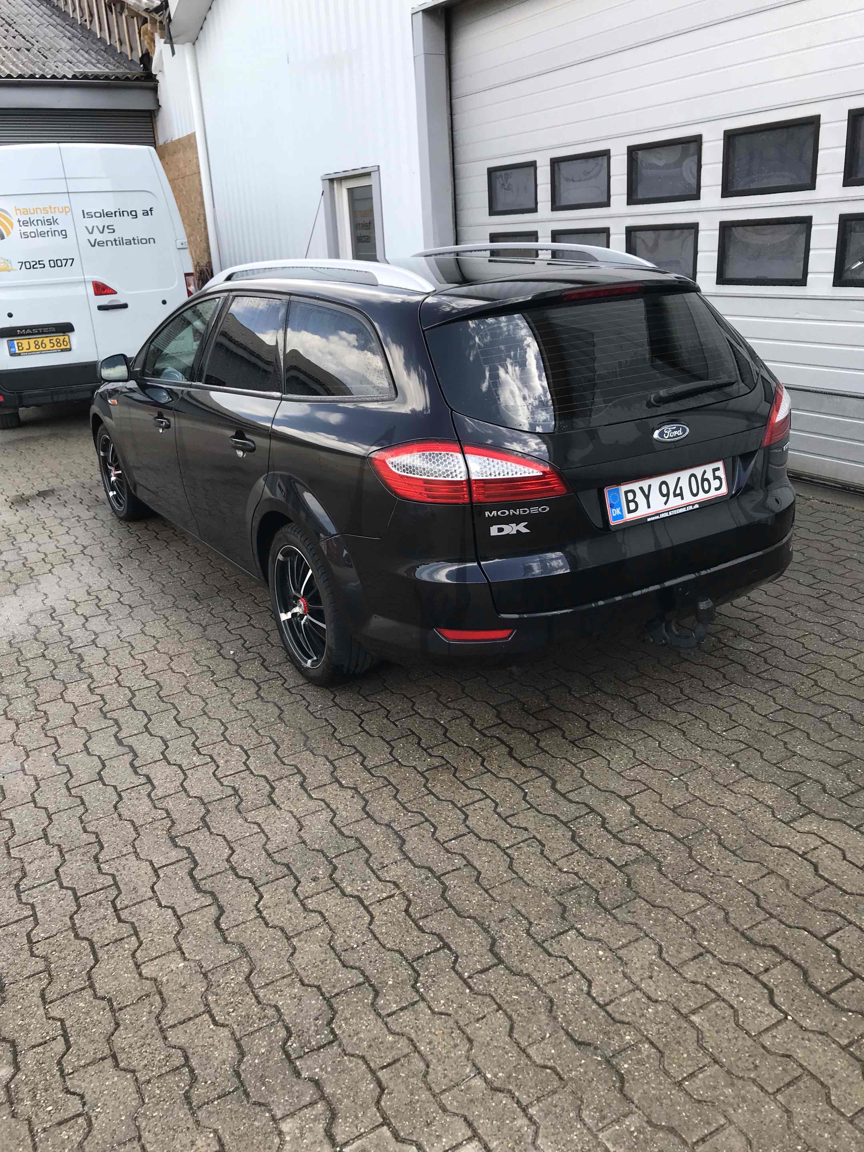 Sort Ford Mondeo fra 2008