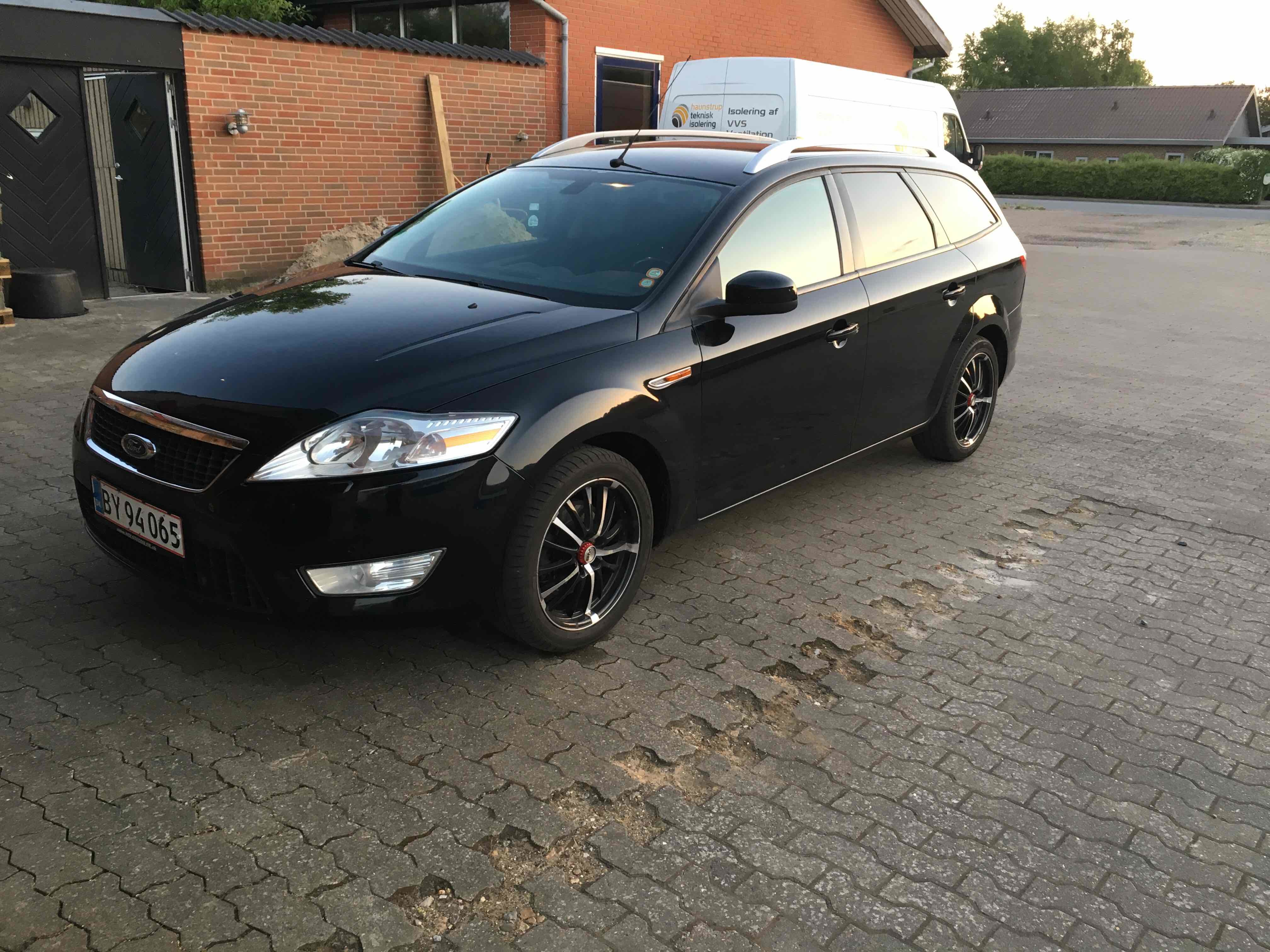 Sort Ford Mondeo fra 2008