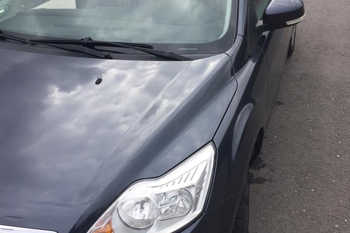 Grå Ford Focus fra 2010