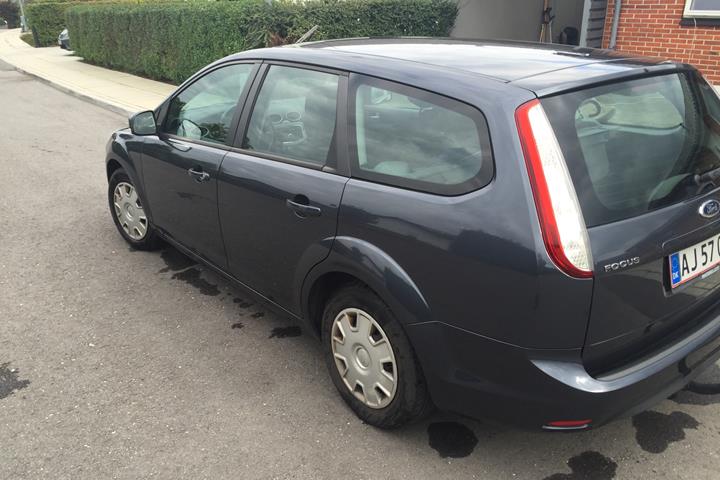 Grå Ford Focus fra 2010