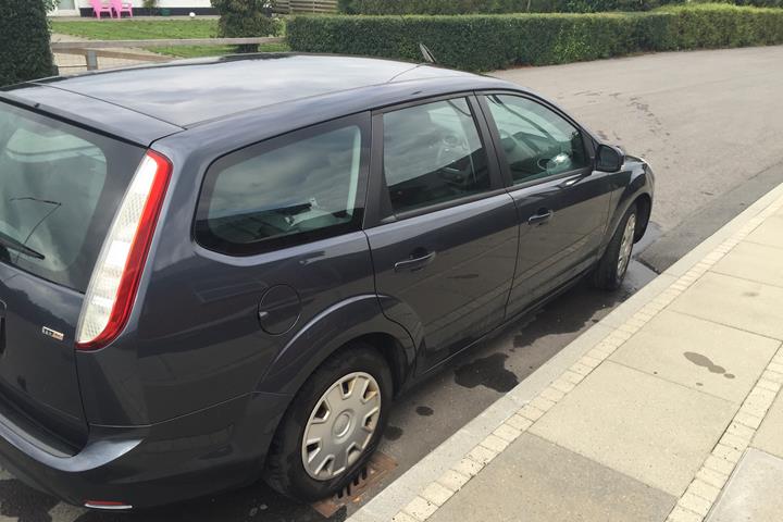Grå Ford Focus fra 2010