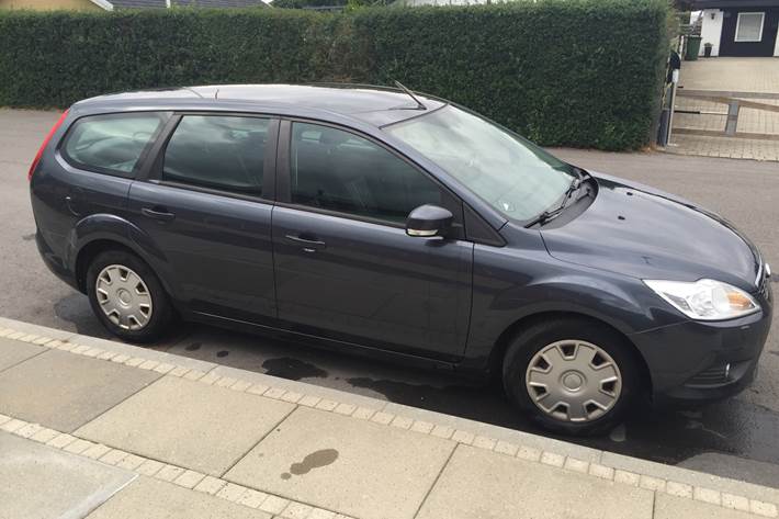 Grå Ford Focus fra 2010