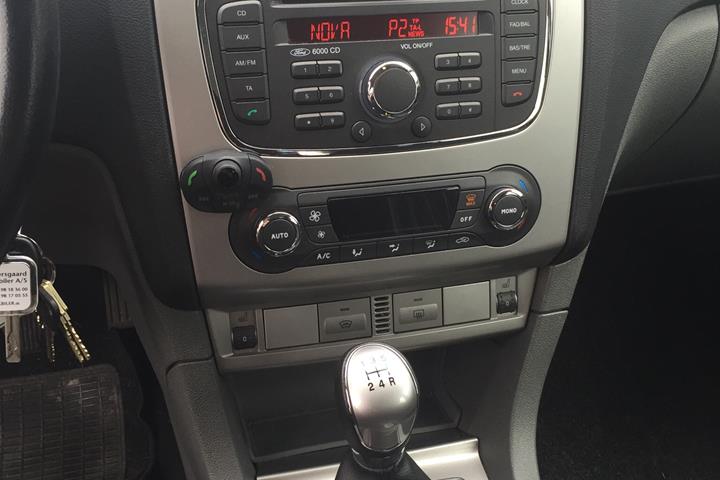 Grå Ford Focus fra 2010