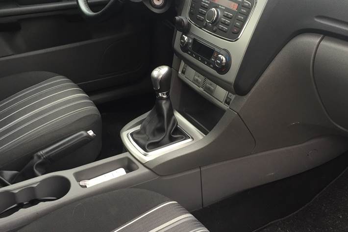 Grå Ford Focus fra 2010