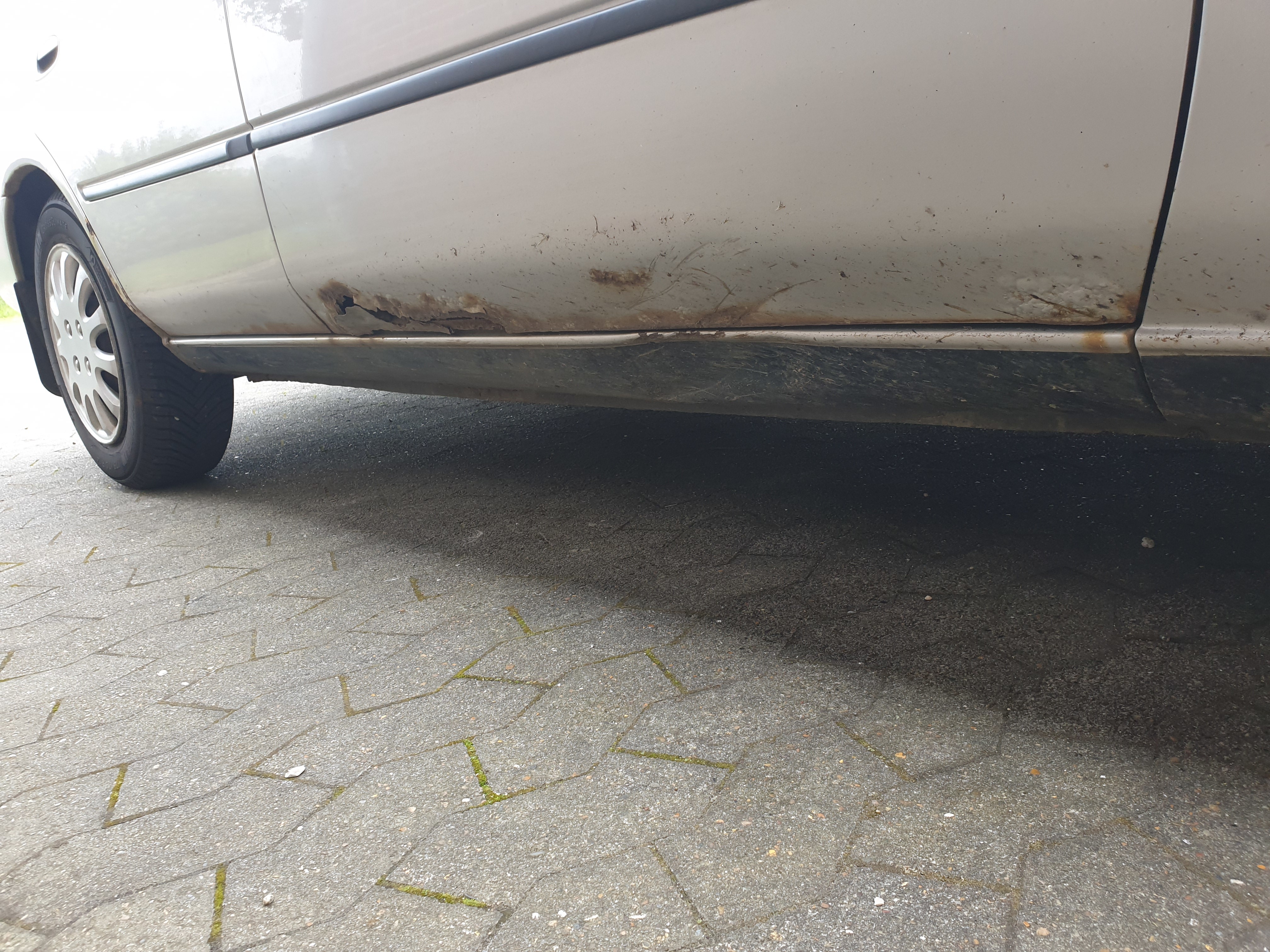 Sølv Toyota Corolla fra 1994