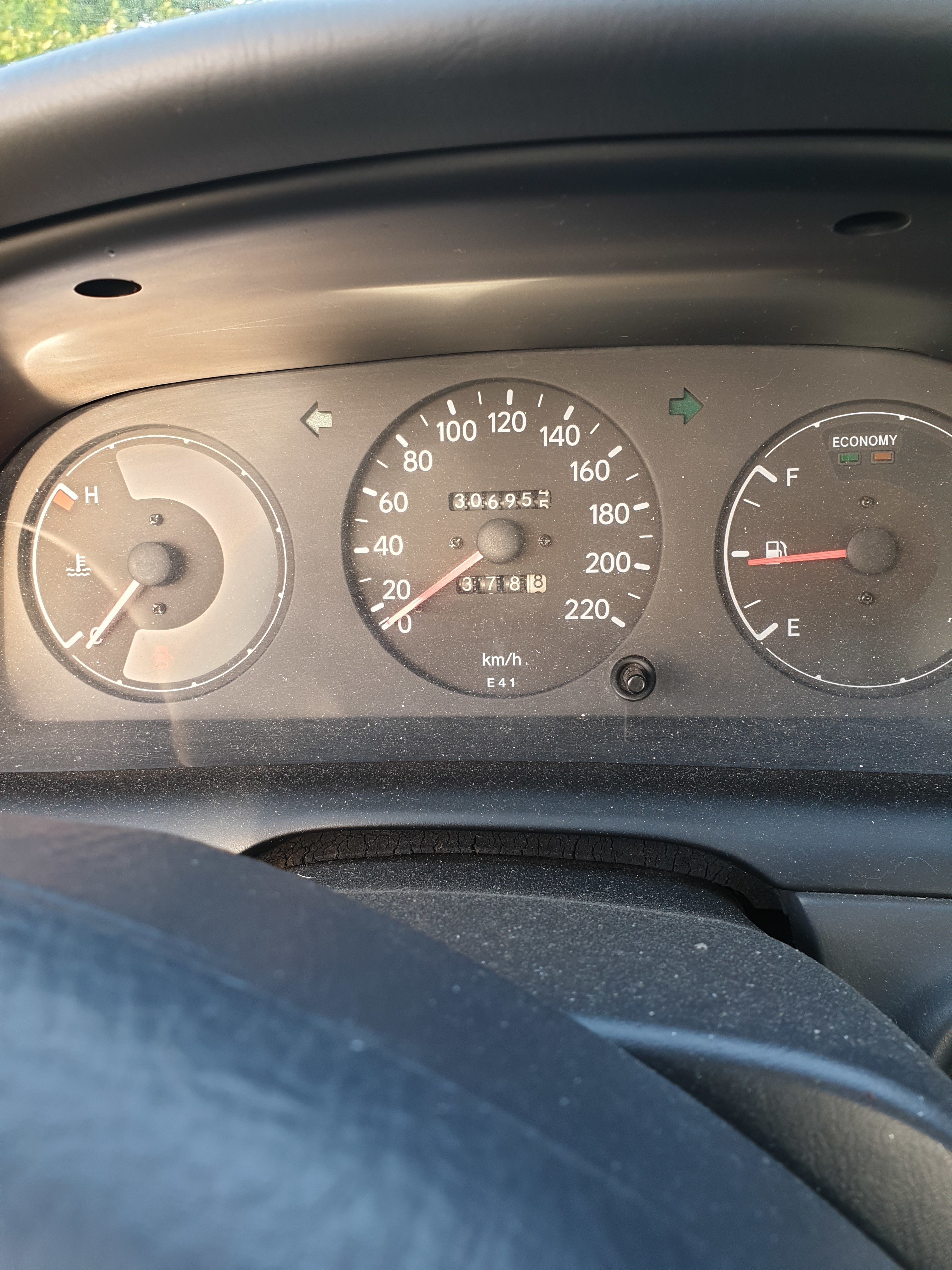 Sølv Toyota Corolla fra 1994