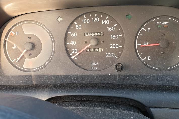 Sølv Toyota Corolla fra 1994