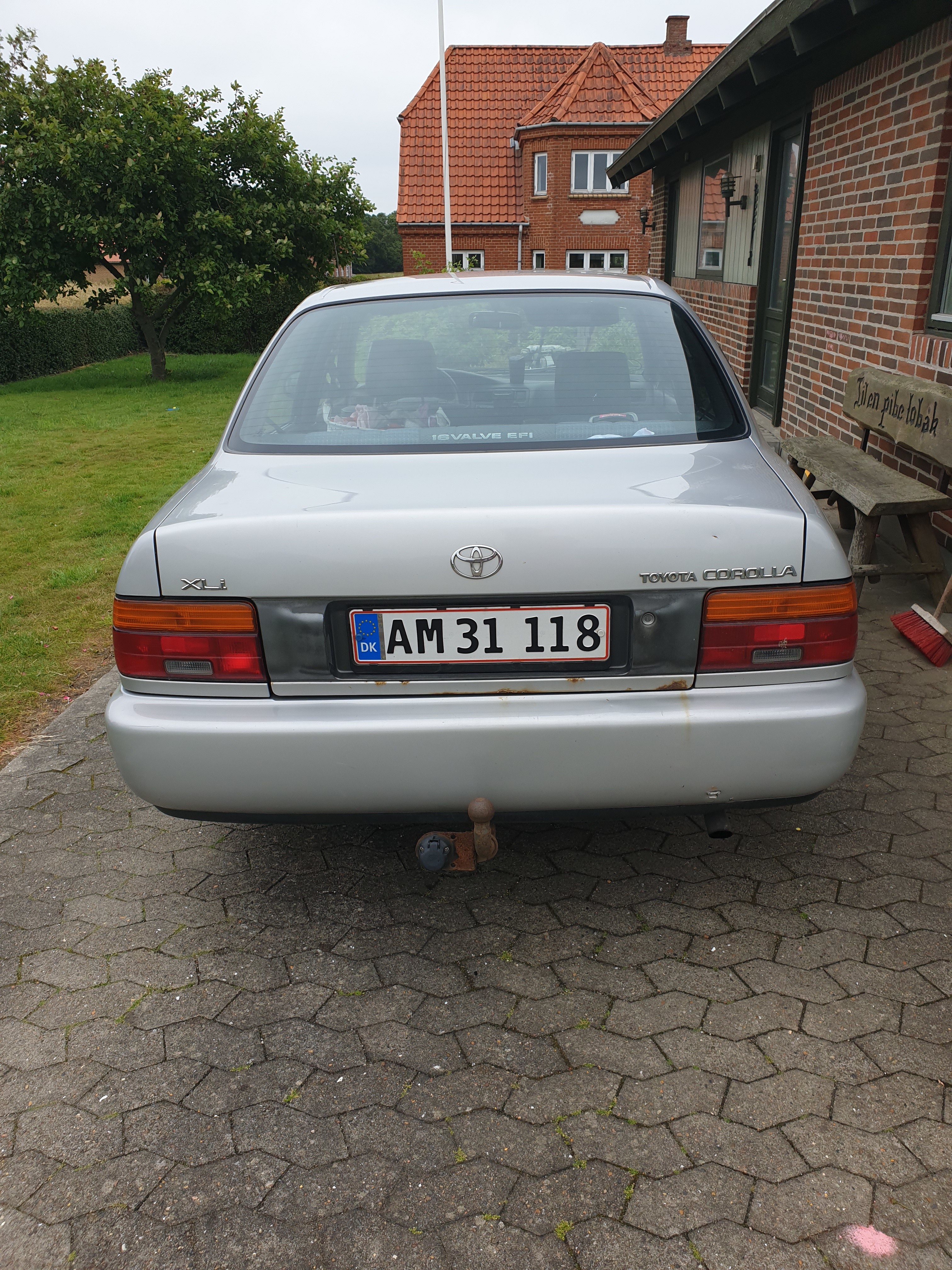 Sølv Toyota Corolla fra 1994