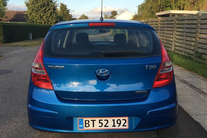 Blå Hyundai i30 fra 2007